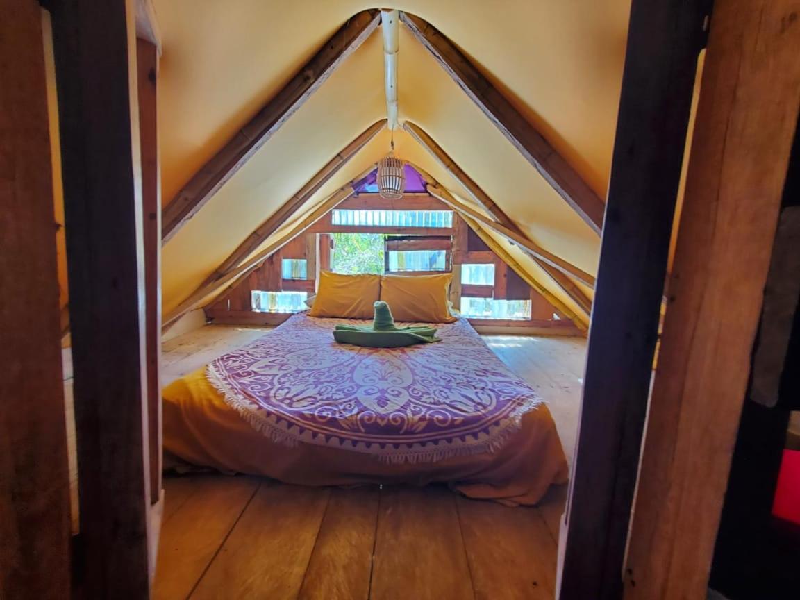 Derek'S Place Eco-Lodge Литтл-Корн-Айленд Экстерьер фото